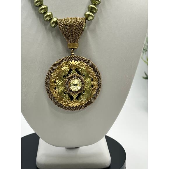 Sarah Cavendar Metalworks Vintage Faux Green Pearl Mesh Pendant Necklace - Picture 9 of 11